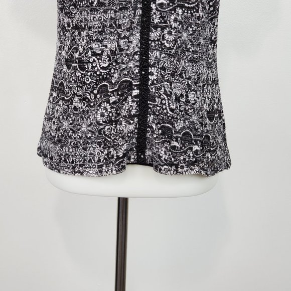 Dressbarn Black White Short Sleeve Subtle Floral Y2K Look Top Size SP - Picture 3 of 14
